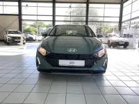 Gebraucht Hyundai i20 Select 101 PS (74 kW) 2025 Gruen Kleinwagen