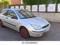 Usado Ford Focus Viva 75 CV (55 kW) 2004 Plateado Berlina