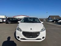 Gebraucht Peugeot 208 Active 82 PS (60 kW) 2015 Weiß Kleinwagen