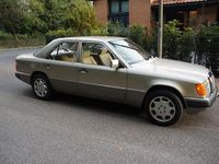 Brugt Mercedes E230 132 HK (97 kW) 1990 Sølv Sedan