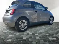 Gebraucht Fiat 500e 86 kW (118 PS) 2023 Mineral grau (6fx) Limousine