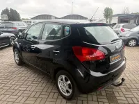 Używany Kia Venga Vision 90 KM (66 kW) 2010 Czarny Hatchback