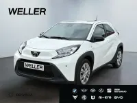 Gebraucht Toyota Aygo Play 72 PS (52 kW) 2023 Schneeweiß Kleinwagen