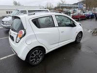 Gebraucht Chevrolet Spark 67 PS (49 kW) 2011 Weiß Kleinwagen