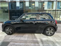 Gebraucht Mini Cooper SE 135 kW (184 PS) 2023 Schwarz Kleinwagen