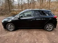 Gebraucht Hyundai i20 84 PS (61 kW) 2018 Schwarz Kleinwagen