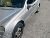 Second-hand Mercedes 200 163 CP (119 kW) 2003 Negru Break