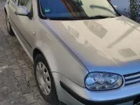 Second-hand VW Golf IV 105 CP (77 kW) 2001 Argintiu Berlinǎ