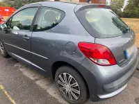 Gebraucht Peugeot 207 90 PS (66 kW) 2011 Grau Kleinwagen