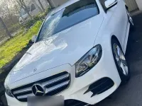Usado Mercedes E220 AMG line 194 CV (142 kW) 2017 Blanco Familiar