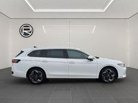 Gebraucht VW Passat Elegance 150 PS (110 kW) 2024 Weiß Kombi