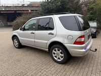 Gebraucht Mercedes ML270 163 PS (119 kW) 2003 Silber SUV