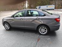 Second-hand Lada Vesta 106 CP (77 kW) 2017 Andere farben Berlinǎ