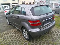 Gebraucht Mercedes B180 109 PS (80 kW) 2009 Grau Van / Kleinbus