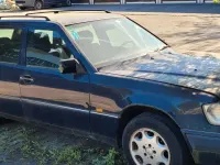 Gebraucht Mercedes E200 136 PS (100 kW) 1995 Blau Kombi