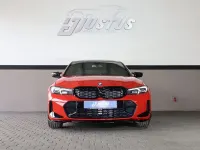 Gebraucht BMW 330 Performance 258 PS (189 kW) 2023 Melbourne rot metallic (a75) Limousine