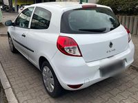Gebraucht Renault Clio II 75 PS (55 kW) 2011 Weiß Limousine