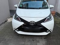 Gebraucht Toyota Aygo 69 PS (50 kW) 2016 Weiß Kleinwagen