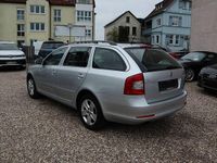 Usado Skoda Octavia Elegance 122 HP (89 kW) 2009 Prateado Carrinha
