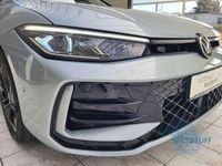 Gebraucht VW Passat R-line 150 PS (110 kW) 2024 Oyster silver Kombi