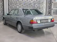 Gebraucht Mercedes E200 75 PS (55 kW) 1991 Grau Limousine