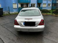 Gebraucht Mercedes E220 177 PS (130 kW) 2002 Silber Limousine