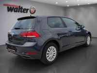 Gebraucht VW Golf VII Trendline 110 PS (80 kW) 2018 Grau Limousine