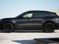 Neu Porsche Cayenne Electric 325 kW (442 PS) 2026 Chromitschwarzmetallic SUV