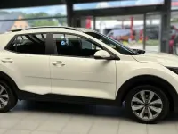 Gebraucht Kia Stonic Vision 101 PS (74 kW) 2023 (ud) schneeweiss SUV