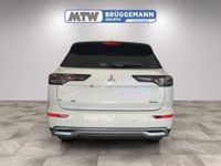 Neu Mitsubishi Outlander P-HEV Intro Edition 306 PS (225 kW) 2025 Weiss SUV