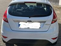 Gebraucht Ford Fiesta Titanium 82 PS (60 kW) 2012 Weiß Kleinwagen