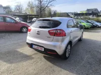 Gebraucht Kia Rio FIFA World Cup Edition 86 PS (63 kW) 2014 Brilliantsilber met. Kleinwagen