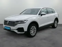Gebraucht VW Touareg Basis 231 PS (169 kW) 2019 Pure white SUV