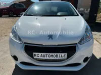 Gebraucht Peugeot 208 Access 68 PS (50 kW) 2015 Weiß Kleinwagen