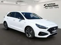 Gebraucht Hyundai i30 Advantage 120 PS (88 kW) 2024 Atlas white Limousine