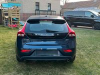 Second-hand Volvo V40 150 CP (110 kW) 2013 Albastru Hatchback