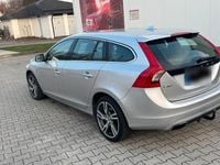 Gebraucht Volvo V60 190 PS (139 kW) 2015 Silber Kombi