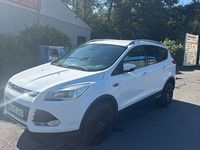 Gebraucht Ford Kuga Titanium 179 PS (131 kW) 2016 Weiß SUV