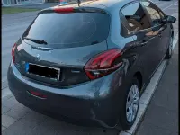Gebraucht Peugeot 208 Active 83 PS (61 kW) 2017 Grau Kleinwagen