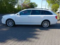 Używany Skoda Superb Elegance 170 KM (125 kW) 2012 Biały Kombi