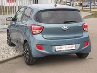 Gebraucht Hyundai i10 Passion 87 PS (63 kW) 2016 Aqua sparkling (metallic) Kleinwagen