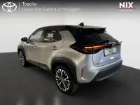 Gebraucht Toyota Yaris Elegant 116 PS (85 kW) 2022 Shimmering silver metallic, dach schwarz Kleinwagen