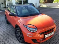 Neu Fiat 600 La Prima 110 PS (80 kW) 2025 Orange sun of italy SUV