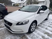 Gebraucht Volvo V40 Kinetic 150 PS (110 kW) 2012 White solid (ice white) / Kombi