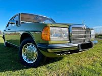 Gebraucht Mercedes 200 109 PS (80 kW) 1984 Grün Limousine
