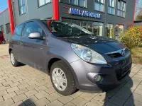 Gebraucht Hyundai i20 Edition 77 PS (56 kW) 2012 Grau Kleinwagen