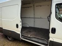 Second-hand Iveco Daily 156 CP (114 kW) 2020 Alb Monovolum