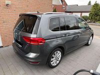 Gebraucht VW Touran Highline 150 PS (110 kW) 2017 Grau Van / Kleinbus