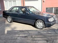 Gebraucht Mercedes E230 132 PS (97 kW) 1990 Blau Limousine