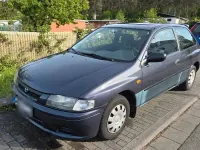Używany Mazda 323 88 KM (64 kW) 1999 Niebieski Sedan/Limuzyna